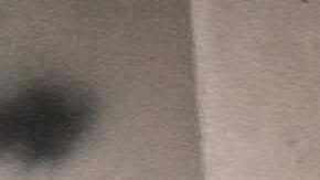 Personas sin hogar frente a una clínica de salud mental para pacientes ambulatorios en Los Ángeles.