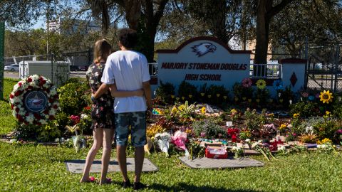 Inició juicio contra oficial de Parkland acusado de no confrontar al tirador de la escuela