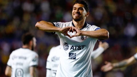 Henry Martín celebra uno de sus goles.