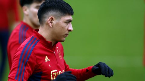 Edson Álvarez, jugador mexicano en el entrenamiento del Ajax.