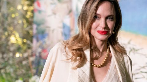 US actress Angelina Jolie arrives for the State Dinner in honor of South Korean President Yoon Suk Yeol, at the White House in Washington, DC, on April 26, 2023. (Photo by Stefani Reynolds / AFP) (Photo by STEFANI REYNOLDS/AFP via Getty Images)