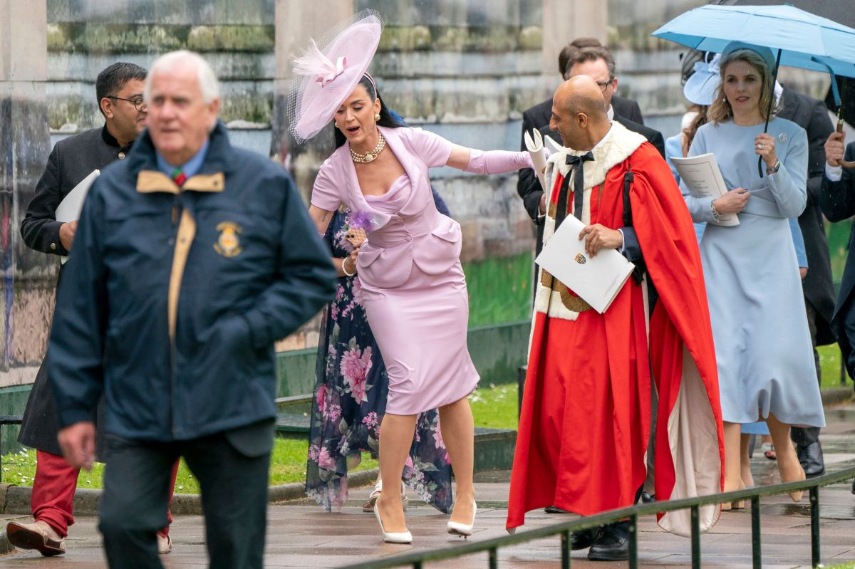 Katy Perry while walking to enter the coronation ceremony of Carlos III. Photo: JANE BARLOW/POOL/AFP via Getty Images