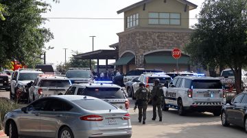 Caos y pánico, así describen testigos el tiroteo en centro comercial de Texas que dejó 9 muertos, entre ellos el tirador