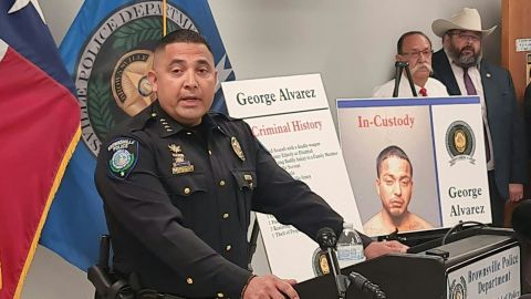Conductor que estrelló SUV contra migrantes en Texas es identificado y acusado de homicidio imprudencial