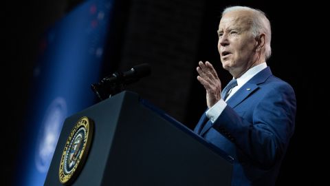 Biden explicó por qué el Congreso debe evitar el incumplimiento levantando el techo de la deuda.