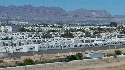 Cientos de inmigrantes esperan el fin del Título 42.