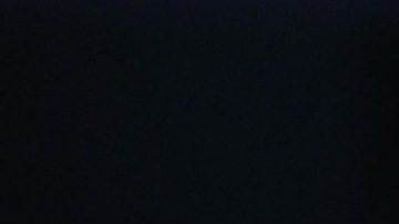 Jugadores del FC Barcelona antes de salir corriendo tras la invasión de hinchas rivales.