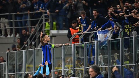 Lautaro Martínez celebrando su gol al AC Milan.