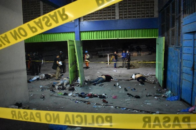 Estadio Cuscatlán tras la estampida. Foto: GABRIEL AQUINO/AFP via Getty Images).