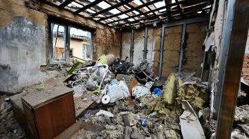 Una casa destruida por los bombardeos en la región de Kharkiv, en Ucrania.