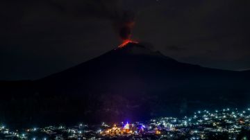 TOPSHOT - The Popocatepetl Volcano spews ash and smoke as seen from thr Santiago Xalitzintla community, state of Puebla, Mexico, on May 22, 2023. Mexican authorities on May 21 raised the warning level for the Popocatepetl volcano to one step below red alert, as smoke, ash and molten rock spewed into the sky posing risks to aviation and far-flung communities below. Sunday's increased alert level -- to "yellow phase three" -- comes a day after two Mexico City airports temporarily halted operations due to falling ash. (Photo by ERIK GOMEZ TOCHIMANI / AFP) (Photo by ERIK GOMEZ TOCHIMANI/AFP via Getty Images)