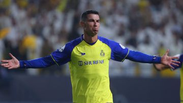 Cristiano Ronaldo celebrando gol con el Al Nassr frente al Al Shabab.