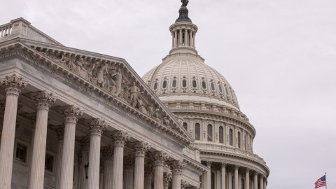 Biden y McCarthy instan a sus legisladores a apoyar su acuerdo sobre la deuda de EE.UU.