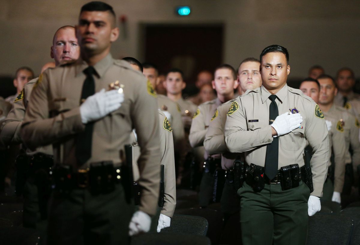 El Sheriff del Condado de Los Ángeles desea contar con más alguaciles.