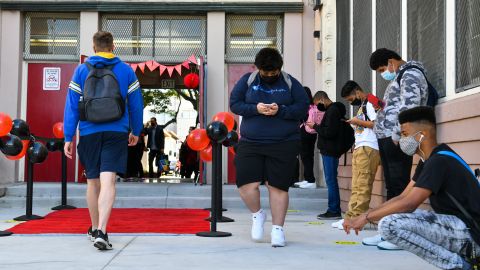 LOS ANGELES, CALIFORNIA - APRIL 27: Students observe social distance protocols as they return to in-person learning at Hollywood High School on April 27, 2021 in Los Angeles, California. Los Angeles Unified School District middle and high schools have reopened this week for in-person instruction. COVID-19 protocols in place include testing for all students and staff, vaccinations for all staff, and a completed daily health check for anyone arriving on campus. (Photo by Rodin Eckenroth/Getty Images)