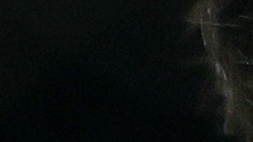 Douglas Silva de Andrade de Brasil mientras lucha con Sergey Morozov de Kazajstán en UFC 271.