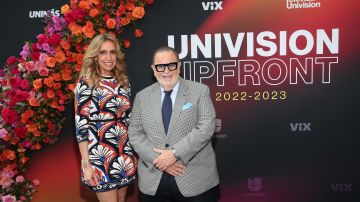 Raúl de Molina y Lili Estefan emularon los "outfits" de Bad Bunny y Cardi B en la Met Gala 2023