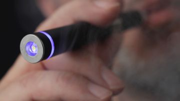 Miami prohíbe fumar y el uso de cigarrillos eléctricos en playas y parques