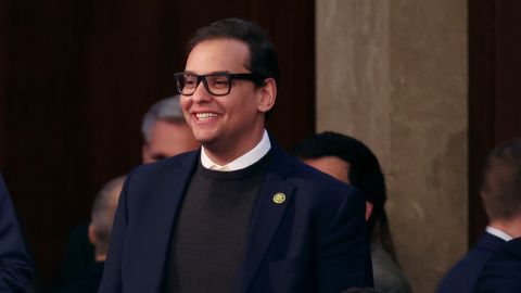 El representante republicano de NY George Santos enfrenta cargos criminales.