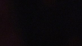 Elle Brooke (blanco) celebra con Ebanie Bridges después de derrotar a Faith Ordway.