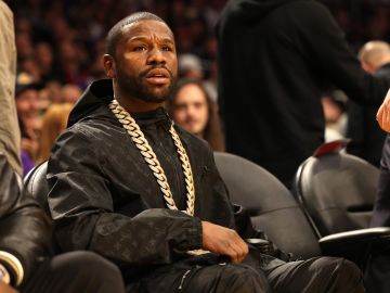 Floyd Mayweather en un juego de Los Angeles Lakers de la NBA.