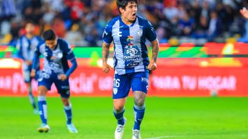 Eduardo 'Chofis' López celebrando gol con Pachuca en la Liga MX.