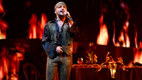 Christian Nodal en su presentación en Premio Lo Nuestro 2023.