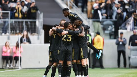 Jugadores de LAFC celebrando la victoria.