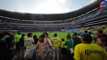 Fans Estadio Azteca.