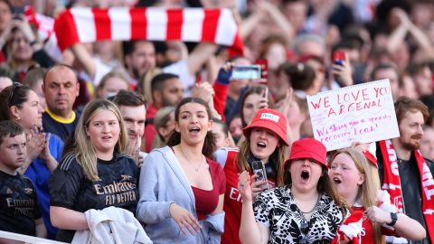 Fanáticas del Arsenal en el Emirates Stadium.