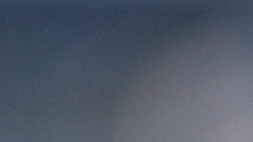 Julio Urías lanza en el juego contra los Phillies en Dodger Stadium.