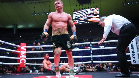 Canelo en su pelea contra Ryder.