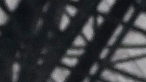 Sus compañeros cargaron en hombros a Hirving Lozano para incluirlo en los festejos sin agravar su lesión en la rodilla.