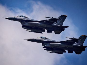 Zelensky ha estado pidiendo los aviones F-16 desde el comienzo de la invasión a Ucrania.