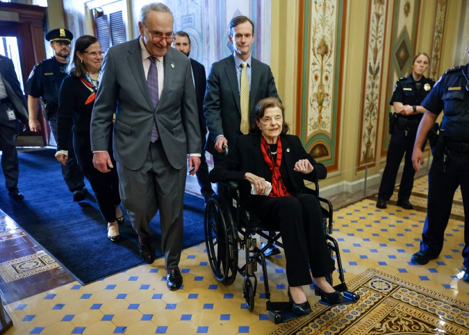 La senadora Dianne Feinstein regresó al Senado