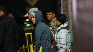 Alcalde de Nueva York: Recibimos gran suma de inmigrantes, pero no los fondos suficientes