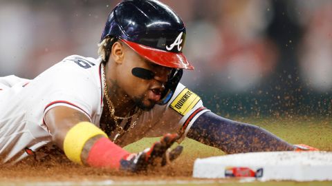 Ronald Acuña Jr. y su base robada ante Dodgers.