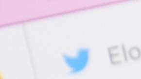 La ilustración fotográfica muestra cuando Ron DeSantis se unió a Elon Musk en Twitter Spaces para anunciar su candidatura a la Presidencia.