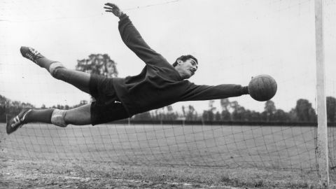 Antonio 'La Tota' Carbajal, leyenda de fútbol mexicano.