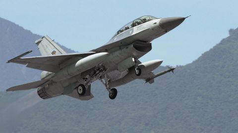 EE.UU. acusa maniobra “agresiva" de avión de combate chino ante nave norteamericana