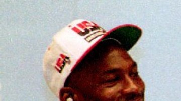 La camiseta de Jordan se vendió por 3 millones de dólares.