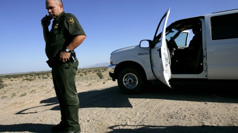 Los inmigrantes indocumentados que reingrese a EE.UU. pueden enfrentar prisión.