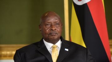 Líder de Uganda firma ley que impone cadena perpetua y hasta pena de muerte por homosexualidad