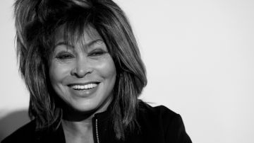 Tina Turner fue recibida con emoción por un público latino cuando asistió 'Siempre en Domingo'.