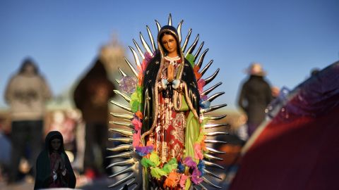 VIDEO: Mujer es captada como autora de incendio a Santuario de la Virgen de Guadalupe en Illinois