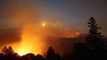Incendios forestales incontrolables en Canadá; arrasan con casi un millón de hectáreas en el oeste del país