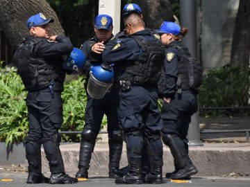 VIDEO: Policías en México tiran canasta de churros a mujer frente a sus hijas y generan indignación