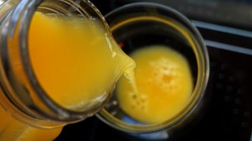 Empleados de la cafetería fermentaron una bebida cítrica utilizando las bacterias en sus propias mano. / Foto: Getty Images