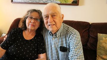 Eddie Morin, de 80 años de edad, junto a su esposa Carolina, de 75.
