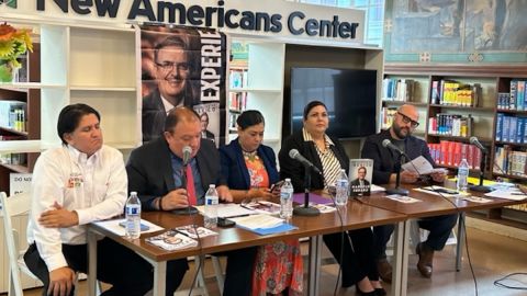 Amigos del canciller mexicano Marcelo Ebrard presentaron el libro "El Camino de México" en Los Ángeles. (Araceli Martínez/La Opinión)